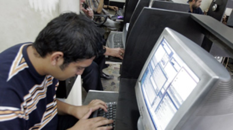 قاعات الأنترنيت مهددة بالانقراض في الجزائر