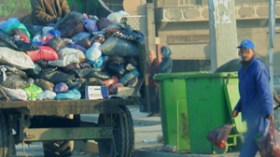 عمال‮ ‬النظافة‮ ‬يهددون‮ ‬بإغراق‮ ‬العاصمة‮ ‬في‮ ‬النفايات