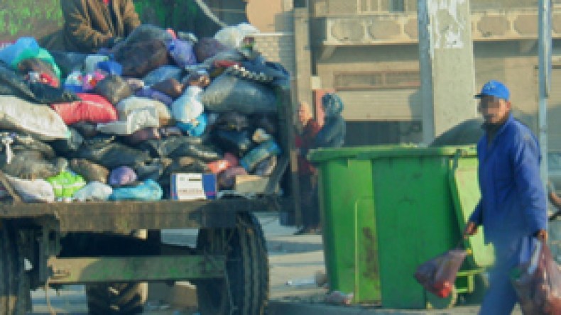 عمال‮ ‬النظافة‮ ‬يهددون‮ ‬بإغراق‮ ‬العاصمة‮ ‬في‮ ‬النفايات