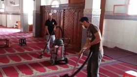 “طائرة الأواهين”… رحلة لتنظيف جامع الزيتونة والأزهر والمسجد النبوي