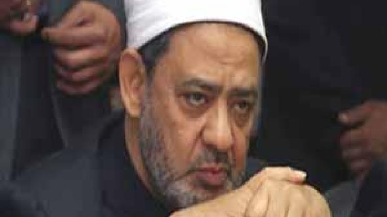 شيخ الأزهر لا يتمالك السيطرة على دموعه من أهوال نظام الأسد