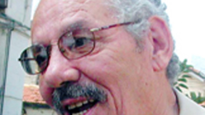 نزار يدعو إلى تحديد العهدات الرئاسية وينتقد منع المسيرات في العاصمة