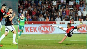 مِقصية خرافية وهدف أعجوبي لـ “غيلاس” في تركيا