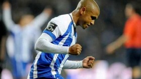 براهيمي يصعق الصقور!