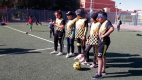 في سابقة.. فريق نسوي كروي في تندوف