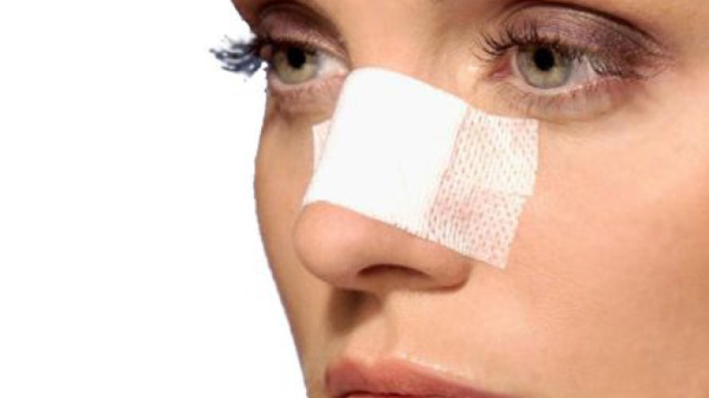 روسية تنتحر مع ابنها بسبب سخرية زوجها