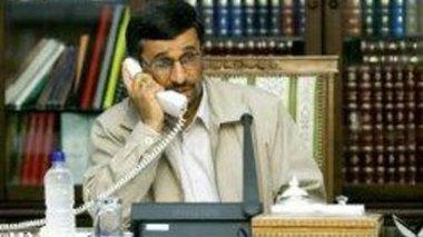 Ahmadinejad s'entretient par téléphone avec Bouteflika