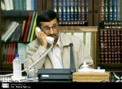 Ahmadinejad s'entretient par téléphone avec Bouteflika