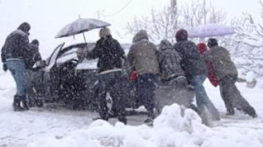 Bad Weather: Hundreds Forced Out, Road Accidents Kill 13