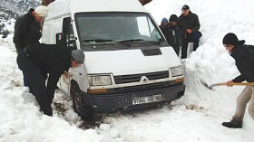 قتلى.. ومنكوبون يحتجّون على “البريكولاج”