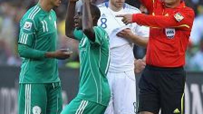 اليونان تحول هزيمتها إلى فوز ونيجيريا أول المغادرين