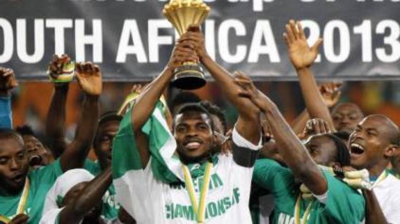 نيجيريا تروّض “خيول” بوركينافاسو وترصّع قميصها بالنجمة الإفريقية الثالثة