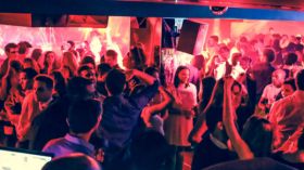 كويتية تشتري مرقصاً ببريطانيا وتحوله إلى مسجد