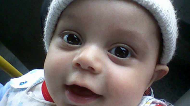 والد الرضيعة “نهال” يناشد الجالية الجزائرية توفير حليب “YHF”