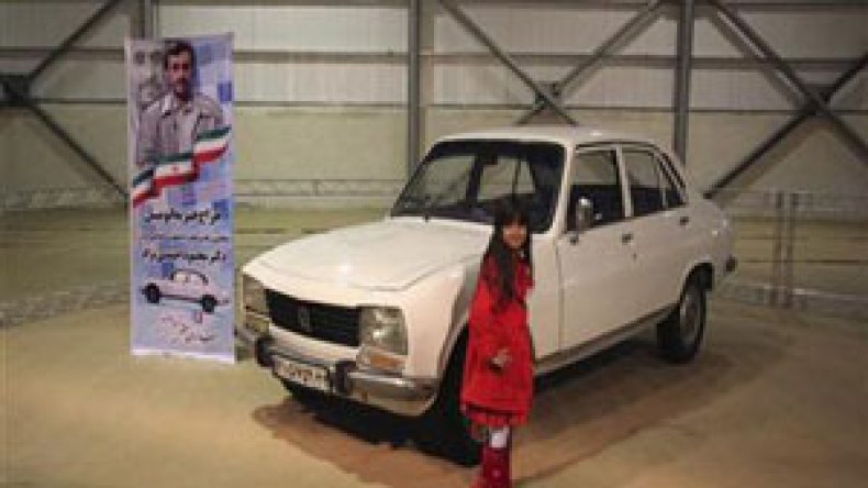 بيع سيارة نجاد من نوع بيجو 504 في مزاد بـ 2.5 مليون دولار