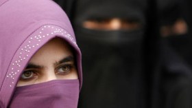 غلام الله من فرنسا: النقاب عادة فردية تخلت عنها الجزائريات ولا ضرر من منعه