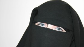 هيئة الأمر بالمعروف السعودية تلاحق صاحبات العيون المثيرة للفتنة