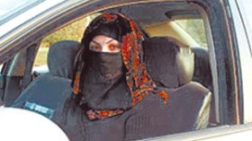 داعية إسلامية تصف النقاب بالعادة اليهودية وفتاة مصرية تمص دماء البشر