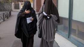 البرلمان السويسري يحظر النقاب