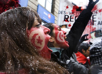 Des milliers de Tunisiens célèbrent le début de leur révolution