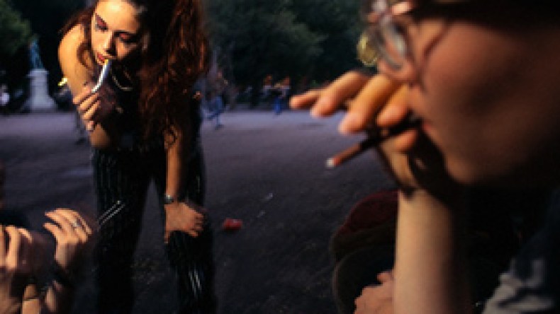 نساء مسترجلات ورجال بملابس نسائية