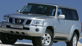 سيارات رباعية الدفع تزاحم المصطافين في الشواطئ وتقلق راحتهم