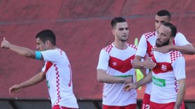 بلوزداد باقٍ في صدارة الترتيب