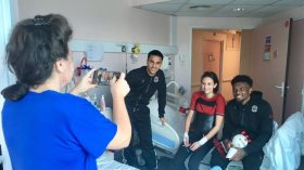 آدم الوناس يتعاطف مع مرضى مستشفى نيس