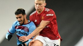 بن رحمة يخطف الأضواء أمام مانشستر يونايتد