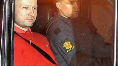 Norvège: le tueur retourne sur l'île d'Utoeya avec la police