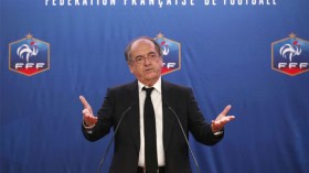 أحلم بمشاهدة الديكة يلعبون في الجزائر وبن زيمة لن يعود