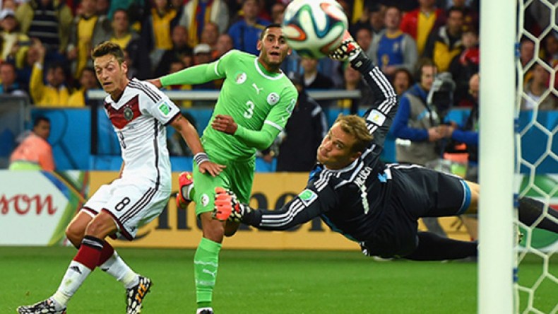 نوير يستشهد مجددا بمباراة الجزائر وألمانيا في المونديال