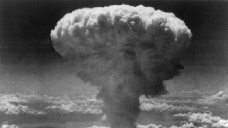 الجيش الفرنسي جهز 6 آلاف نعش لتشييع ضحايا تفجيرات رقان النووية