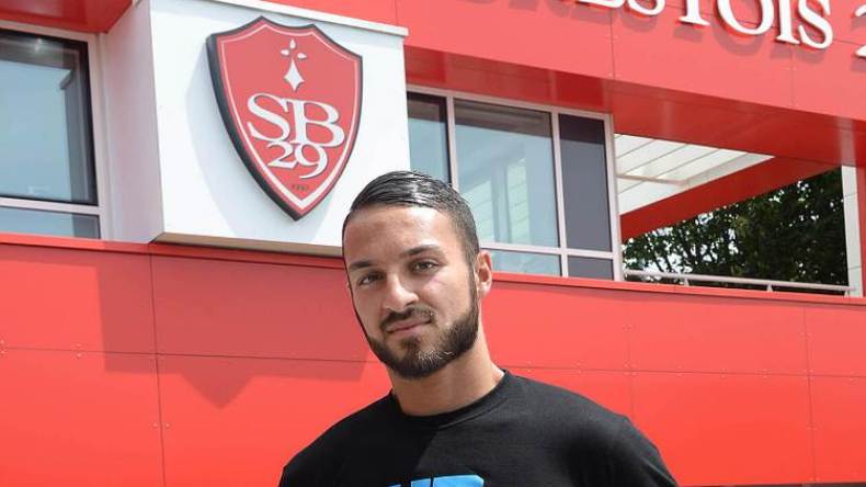 هاريس بلقبلة يعود مصابا إلى ميتز الفرنسي