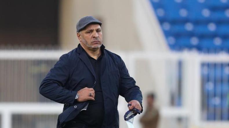 بِالفيديو: زكري يحتجّ ويُنذَر بعد نهاية المباراة!