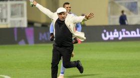 زكري يحتفل بِالبقاء على طريقة مورينيو!