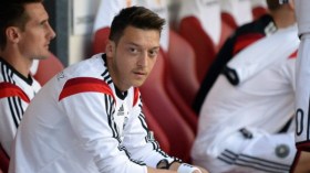 أوزيل سيؤجّل صيام رمضان