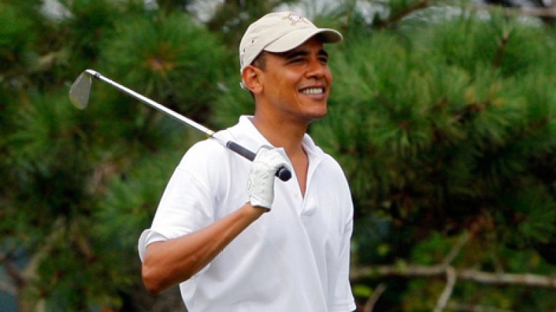 أوباما يفضل الغولف على الملف الأفغاني والحملة الإنتخابية!