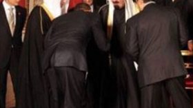 انحناءة أوباما للعاهل السعودي تسبب له المشاكل