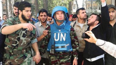 Syrie: tirs contre des observateurs allant sur le lieu du massacre