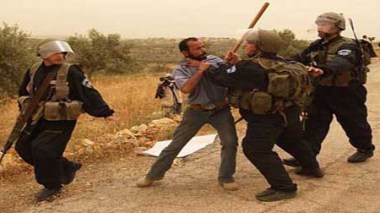 Deux Palestiniens arrêtés par les forces d’occupation israéliennes à Naplouse en Cisjordanie