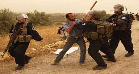 Deux Palestiniens arrêtés par les forces d’occupation israéliennes à Naplouse en Cisjordanie
