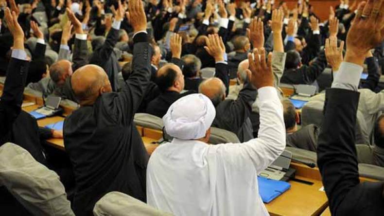 ازدحام أجندة الحكومة يدحرج مشروع قانون المالية 2018