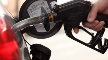 Algeria imports diesel and gasoline to avoid a crisis on February and March