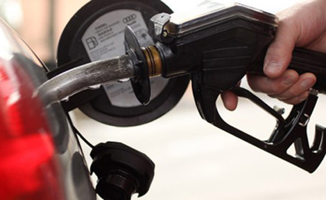 Algeria imports diesel and gasoline to avoid a crisis on February and March