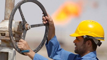 نغرف من نفط وننحت من صخر