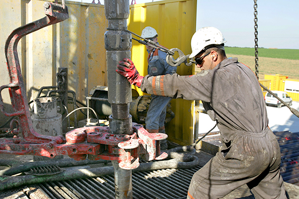 Le baril de pétrole effleure les 60 dollars