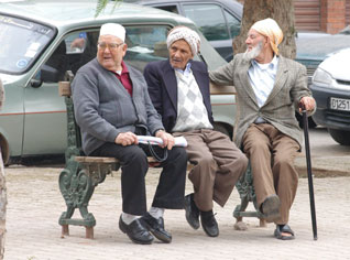 Algeria to allocate monthly allowance to families in charge of forsaken elderly people