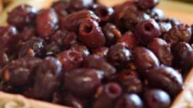 استيراد  شحنات  من  الزيتون  الفاسد  من  إسرائيل