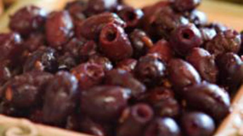 استيراد  شحنات  من  الزيتون  الفاسد  من  إسرائيل